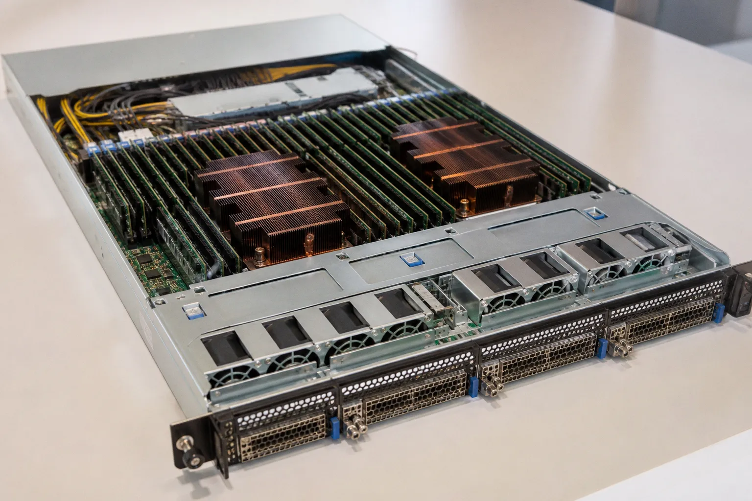 Arm AGI-Server-CPU: 140 Kerne auf N3P-Basis und 2 TB/s Bandbreite