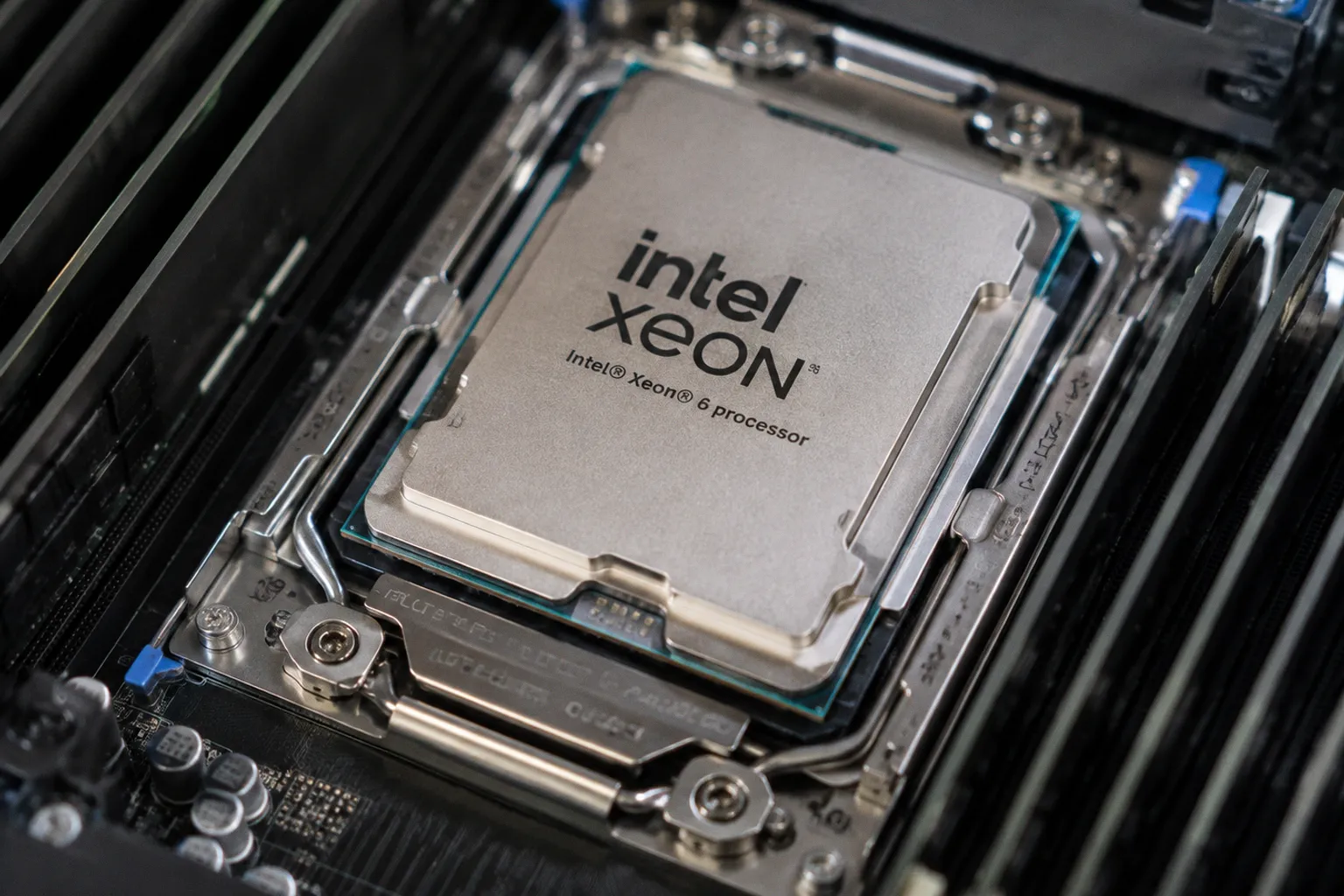 ASUS Server-Offensive: Neue Enterprise- und Edge-Systeme mit Xeon 6 und EPYC 9006