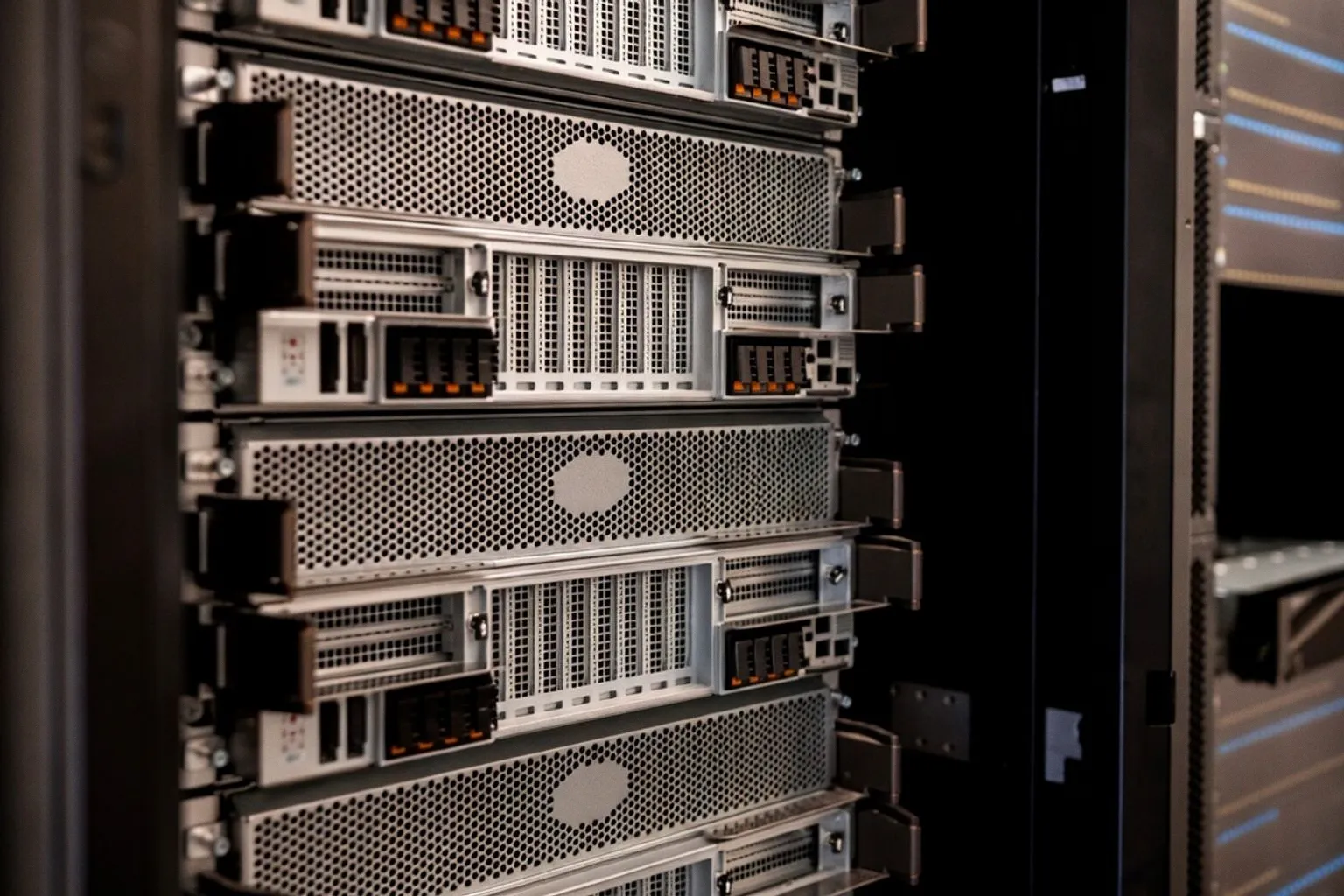 Cisco integriert Supermicro-Rack-Systeme in die Secure AI Factory für NVIDIA-Infrastrukturen