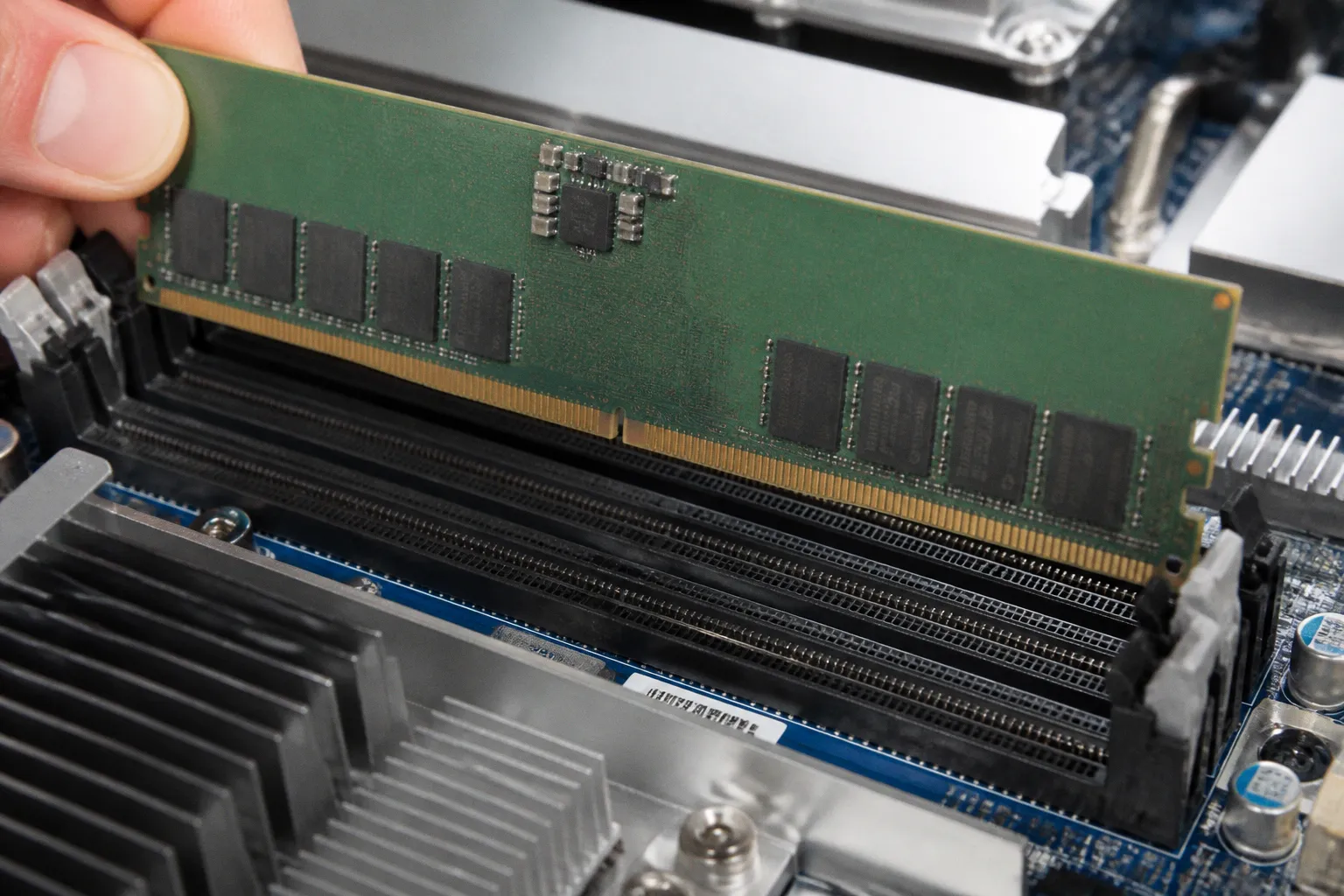 DDR5-Memory-Training: Fehler beim Server-Boot beheben