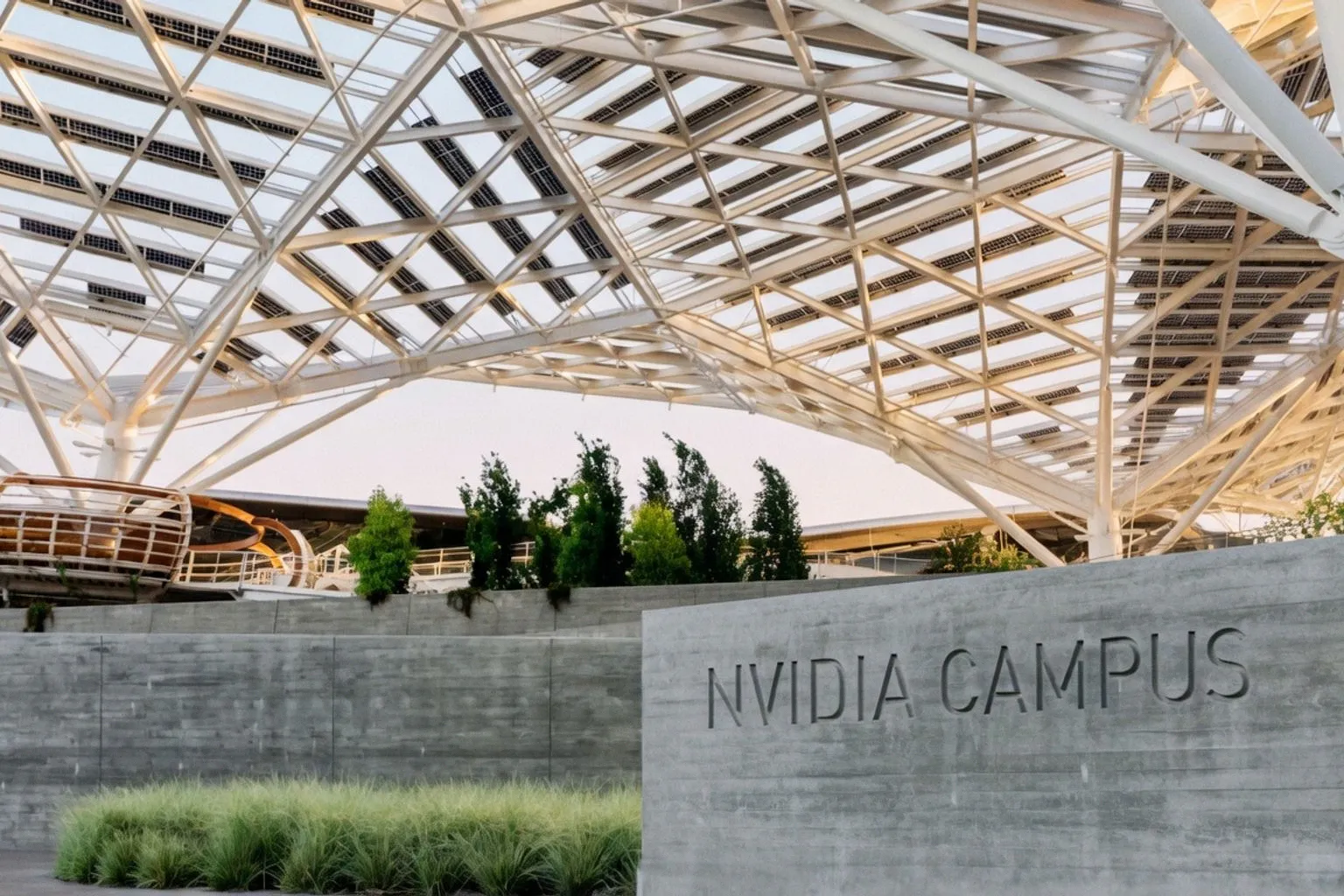 Gigantisches KI-Rechenzentrum: NVIDIA und OpenAI sichern 8-Gigawatt-Campus ab