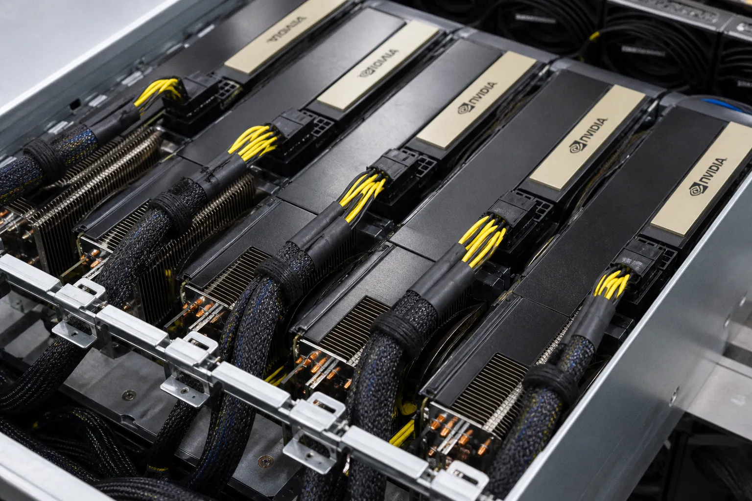GPU-Beschleuniger im Server: Netzteil- und Kühlungs-Check