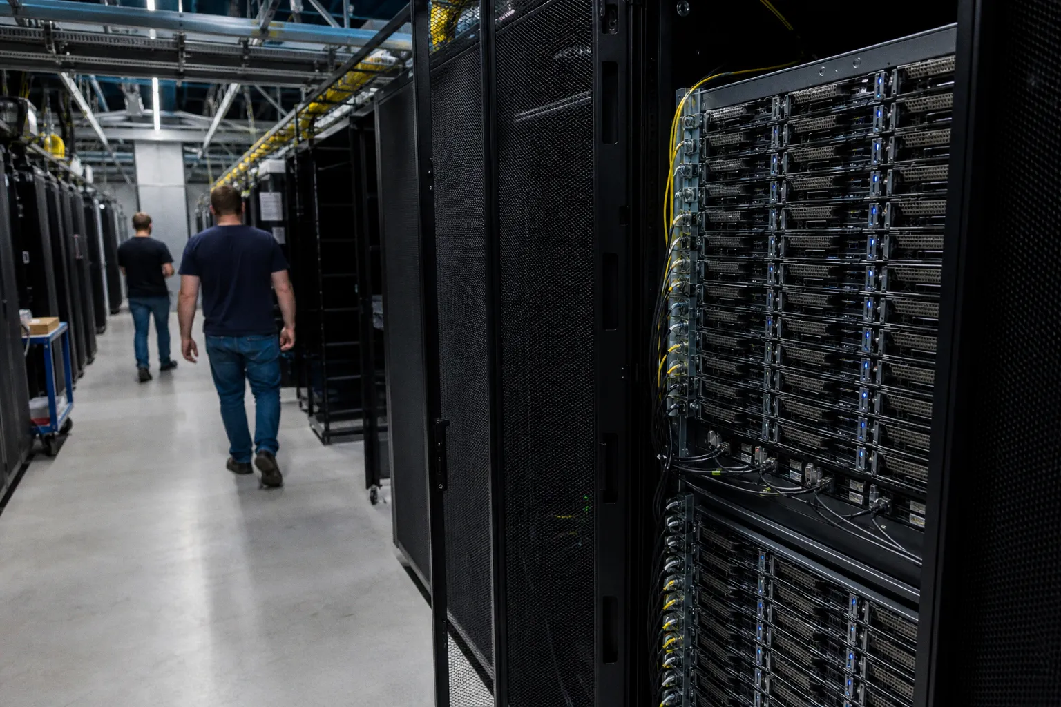 KI-Server-Boom: Supermicro-Rekordzahlen ziehen Dell und HPE mit