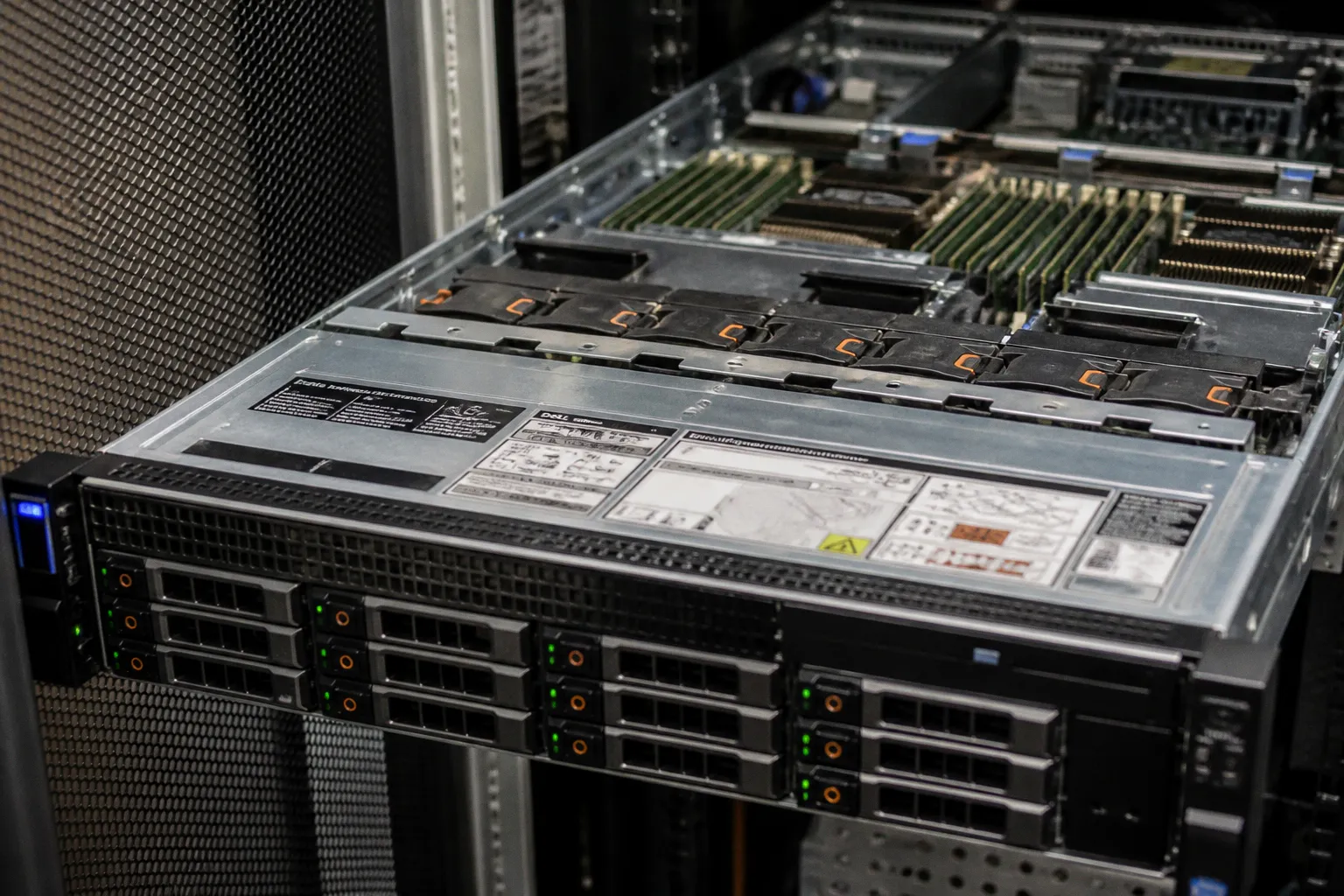 Spectre und Meltdown: Warum Server-Infrastrukturen weiterhin Sicherheitslücken aufweisen