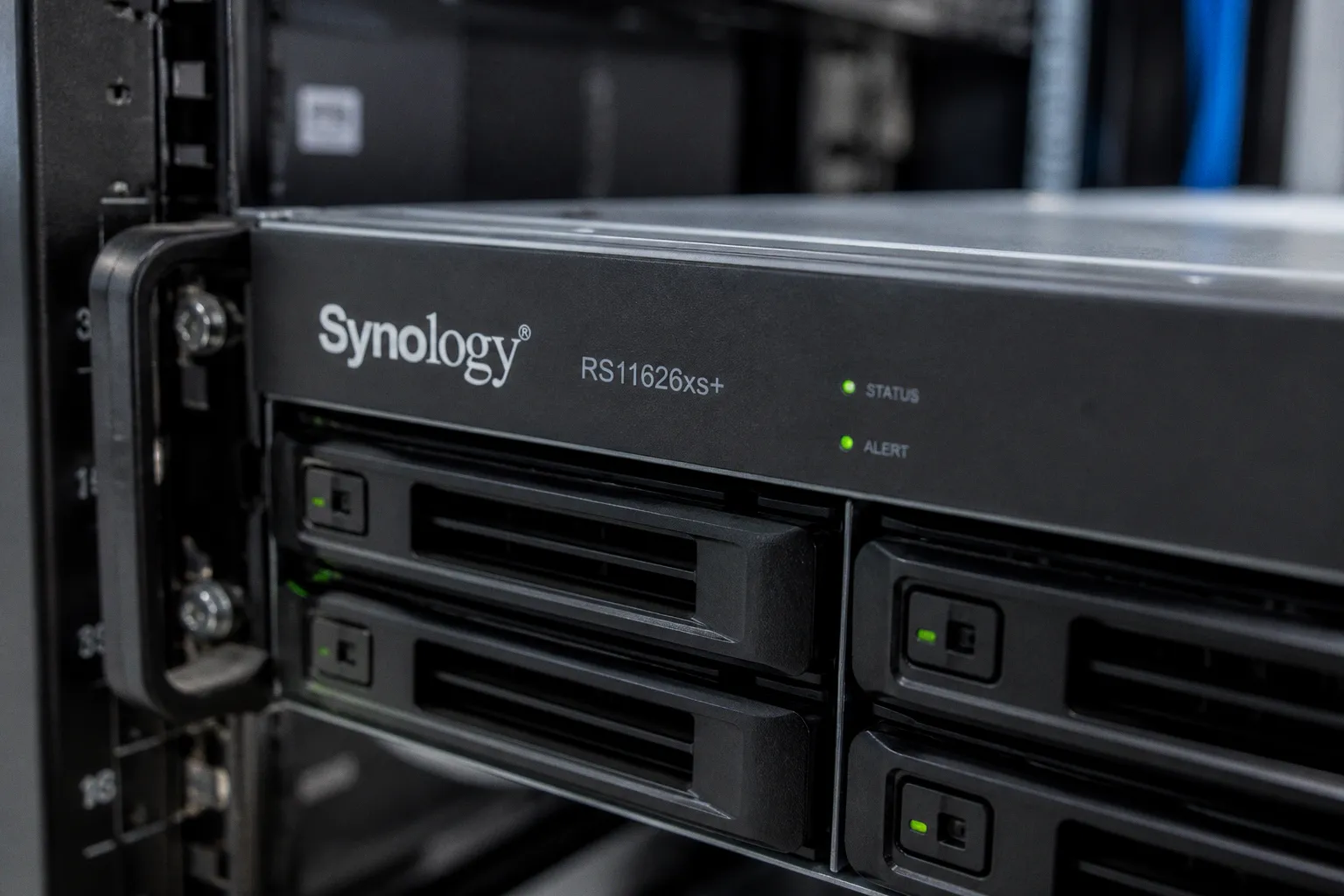Synology RS11626xs+: Skalierbare Storage-Lösung für Petabyte-Anforderungen
